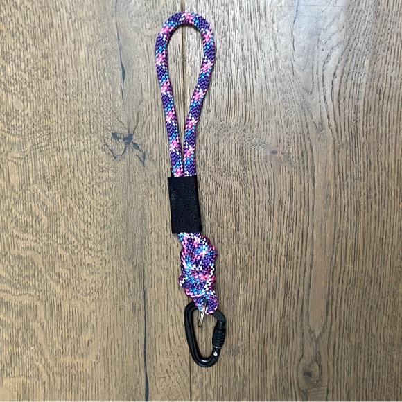 Wilderdog Rope Keychain, Razzleberry - NWT - Picture 2 of 7